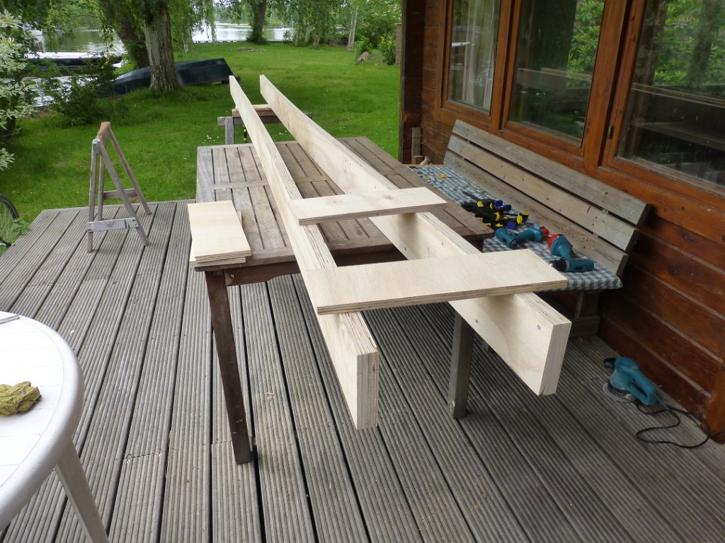 Wabnaki Canoe Strongback-1.JPG - We beginnen met het maken van een frame waarop we de kano gaan bouwen: de Strongback.