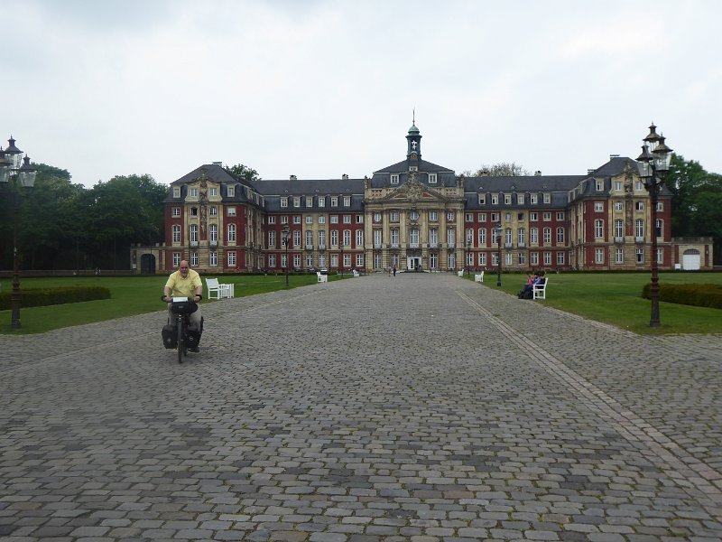 P1000062.JPG - Münster, kasteel. Drive-by tourism in optima forma.