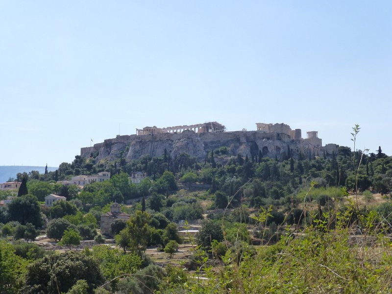 P1080376.JPG - We vlogen op Athene en hebben daar natuurlijk allereerst de Akropolis bezocht, de heuvel die strategisch boven de stad uit torent.