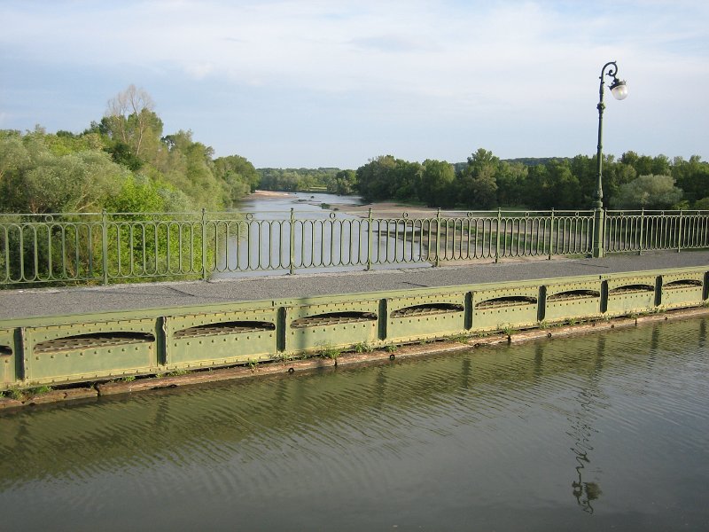 20060604_302_Briare_Pont_Canal.JPG - Het Pont Canal en de Loire.