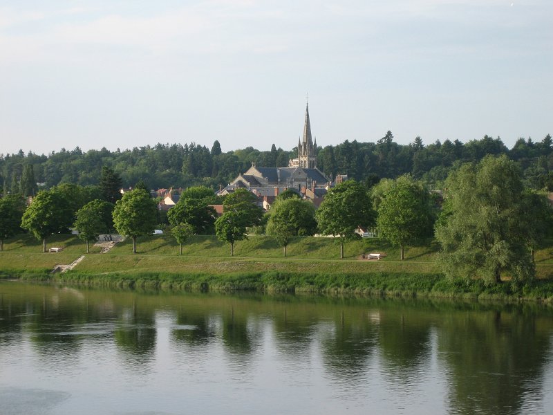 20060604_303_Briare_Pont_Canal.JPG - Briare vanaf de overkant van de Loire.