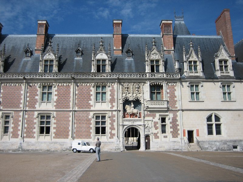 20060612_373_Blois_paleis.JPG - Er zijn meerdere vleugels, gebouwd door de diverse koningen. 