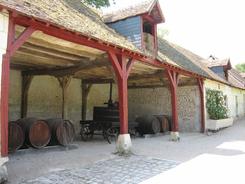 20060613_411_Chenonceau_kasteel_boerderij.JPG - Wijnpers in de bijgebouwen van Chenonceau.