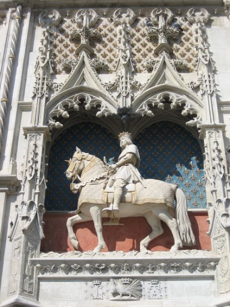 IMG_1765.JPG - Een levensgroot ruiterstandbeeld van Lodewijk de XIIe