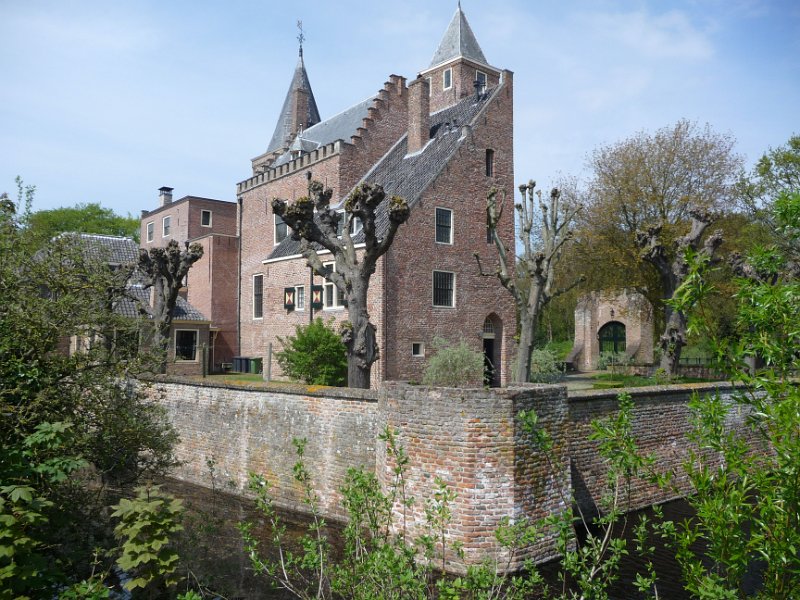 P1030148.JPG - Het kasteel in Burgh-Haamstede.