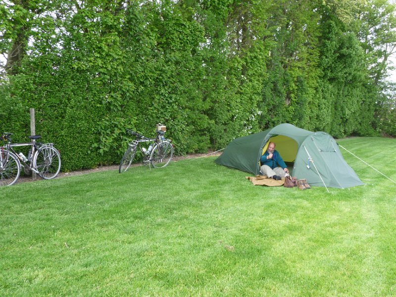P1030230.JPG - Camping "De oliepot" Aardenburg. De eigenaar: "Vroeger was dit onze moestuin"