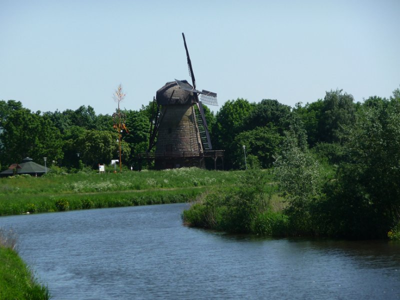 P1070964.JPG - Dit is geloof ik de derde keer dat we de molen bij Laar uitgebreid fotograferen. Hij blijft prachtig.