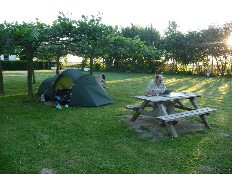 P1080042.JPG - Camping bij Millingen. De pinksterdagen zijn voorbij: we zijn weer de enigen!