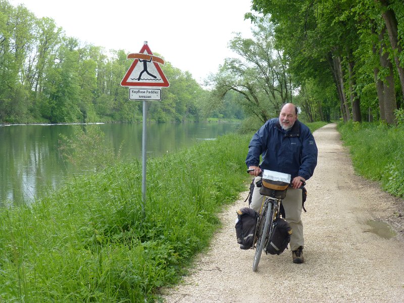 052-BijÖffingen.JPG - Kopflose paddler kreuzen bij Günzburg