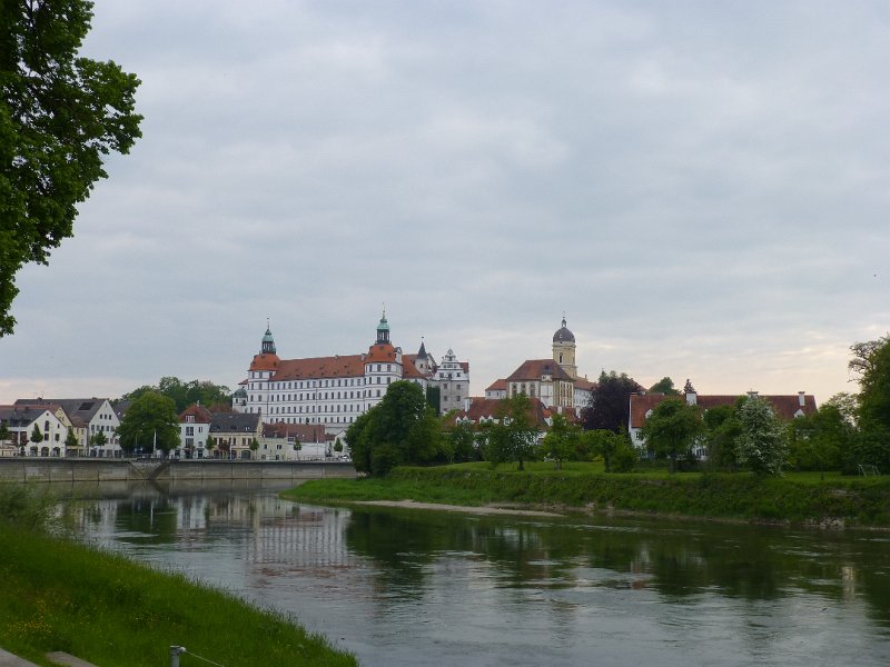 063-Neuburg.JPG - Neuburg heeft een onfatsoelijk groot kasteel.