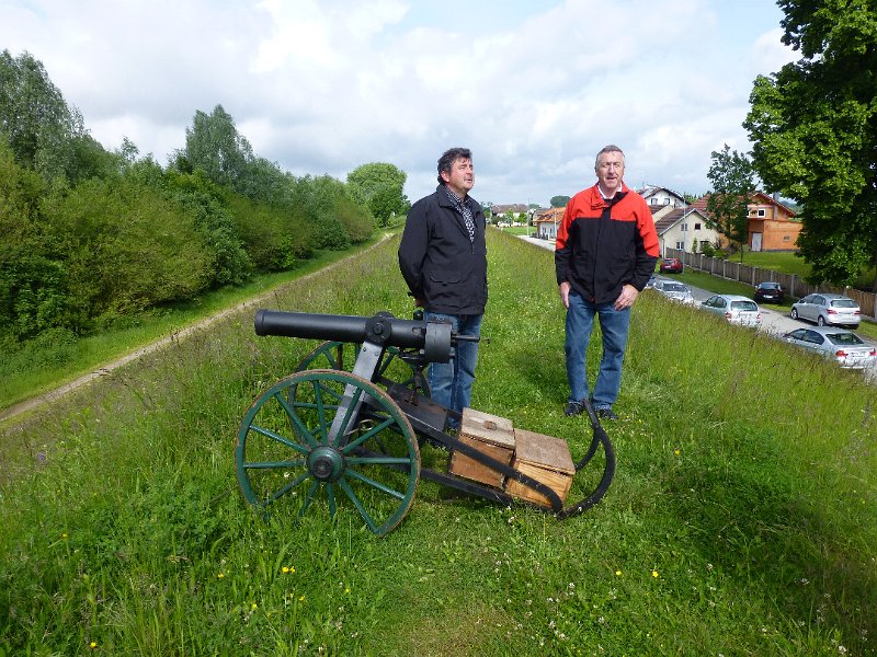 104Mariaposching.JPG - Een echt kanon, zeggen de heren trots. Heeft in 1870 nog meegevochten.