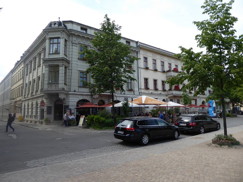 P1000153.JPG - In Potsdam komen we bij puur toeval in dit peperdure hotel aan de Luisaplatz terecht. We slapen in het kamertje met balkon op de eerste verdieping, voor 68 euro!