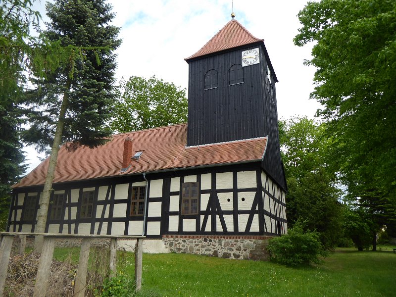 P1000224.JPG - Het kerkje van Bredereiche. Er zijn veel van dit soort oude kerkjes bewaard gebleven in Brandenburg en Meckelenburg.