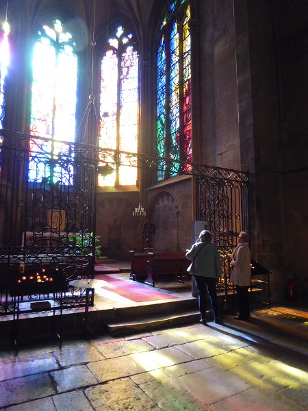 P1020875.JPG - .De kathedraal  is beroemd om zijn veelkleurig glas.