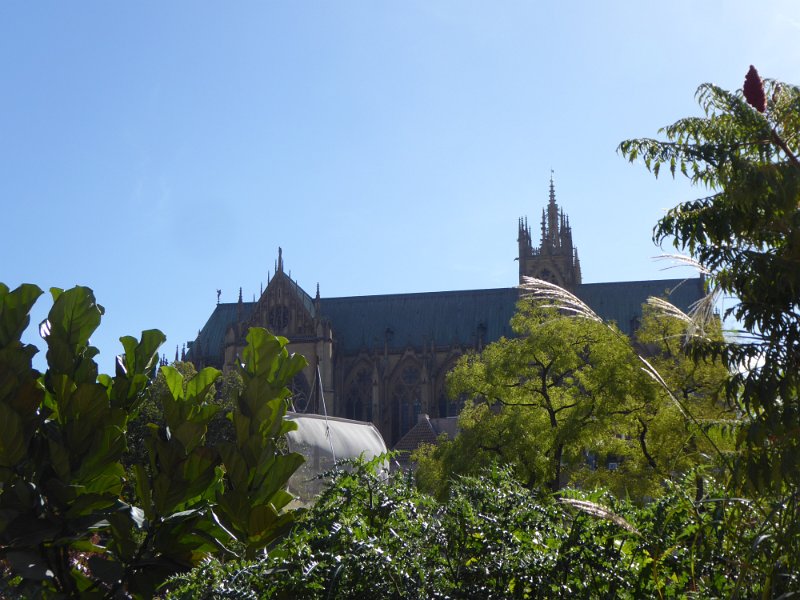 P1020937.JPG - De kathedraal van Metz is een enorm gevaarte.