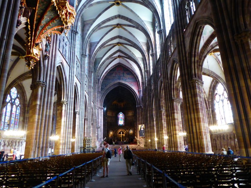 P1030139.JPG - Interieur kathedraal Straatsburg.