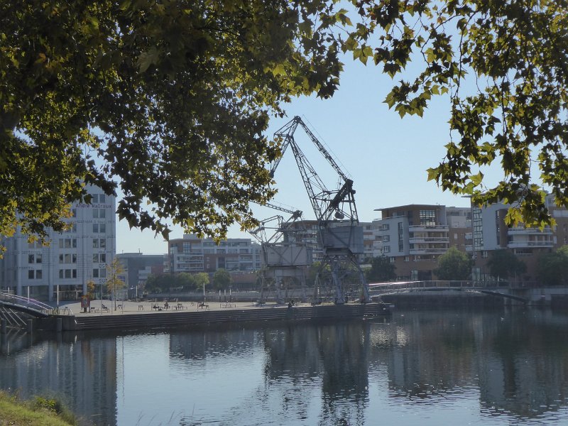 P1030238.JPG - De oude havens in het Canal du Rhone au Rhin. Hier heb ik als matroos op een Rijnschip in januari 1973 ingevroren gelegen. Nu is dit havengebied helemaal gentrified. 