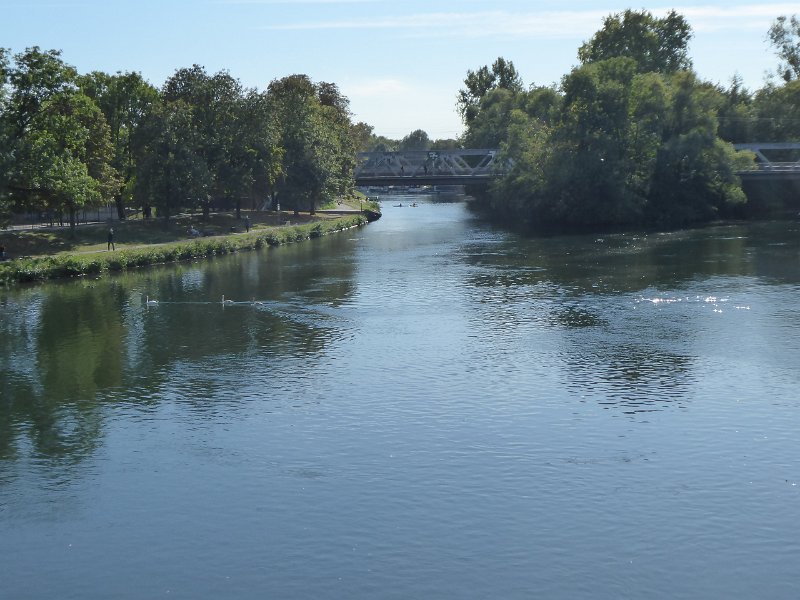 P1030302.JPG - Samenvloeiing van het  Canal du Rhône au Rhin en de Ill. 's Avonds nog een keer lekker eten en de volgende dag naar huis.