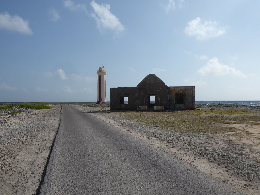P1030725.JPG - De Willems (vuur-) toren op de zuidpunt van het eiland.