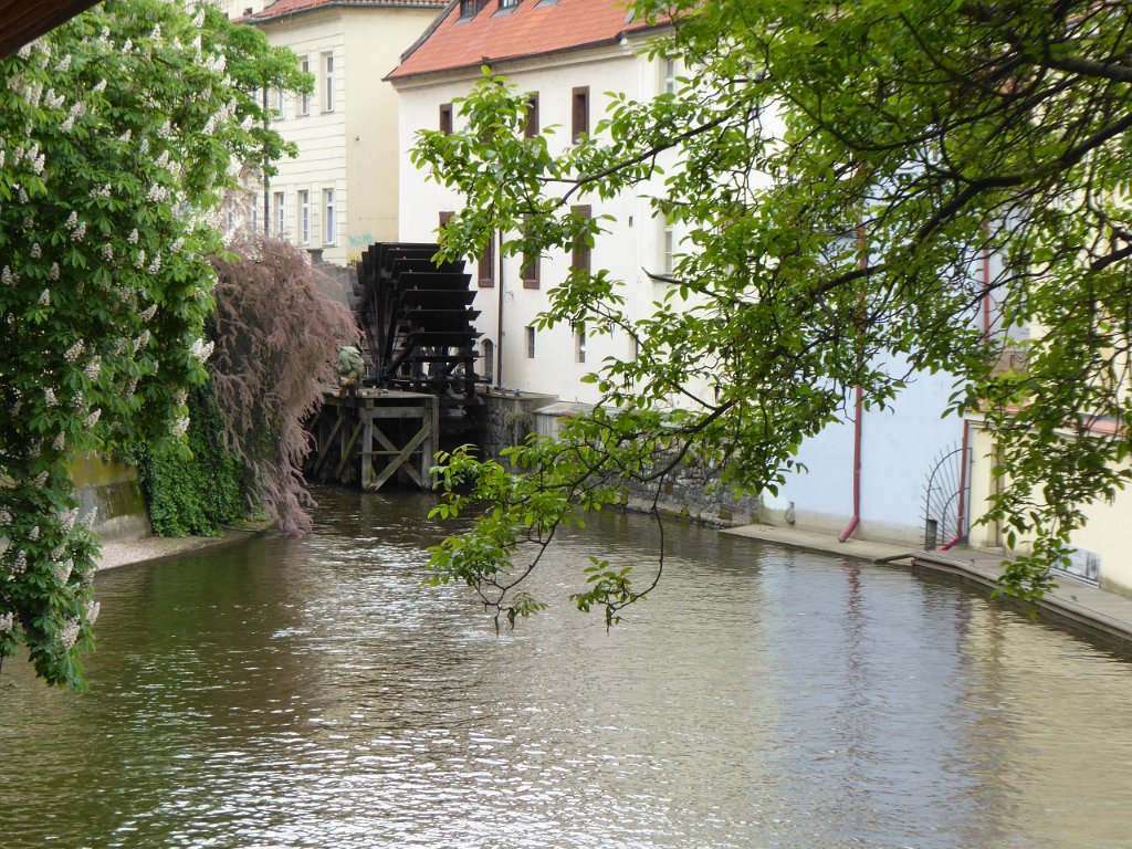 P1040682.JPG - Watermolen in Praag, Certovka kanaal
