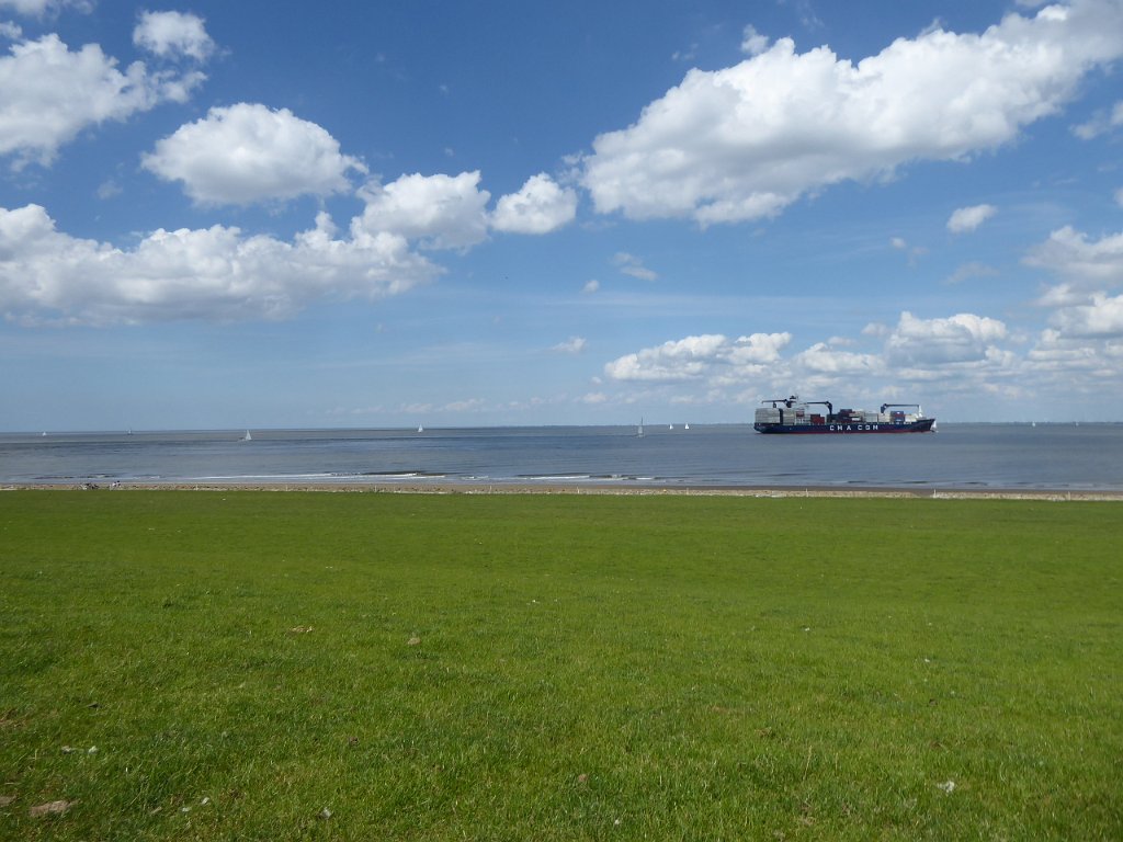P1050508.JPG - Elbe of Waddenzee? De monding van de Elbe bij Cuxhaven. Hier hebben we een aantal malen met de Griel gevaren.