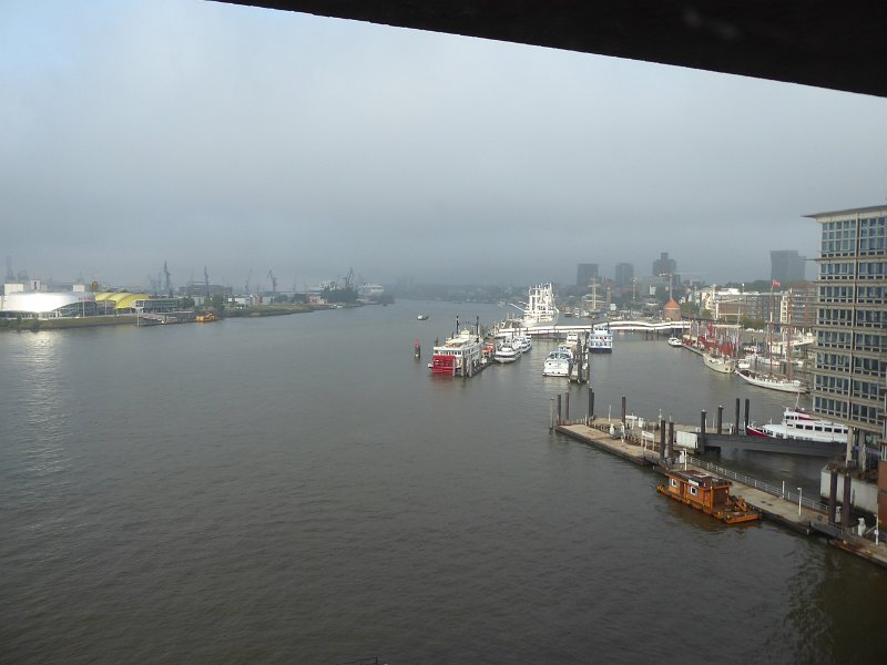 P1050976.JPG - Elbe naar het westen vanaf de Elbphilharmonie