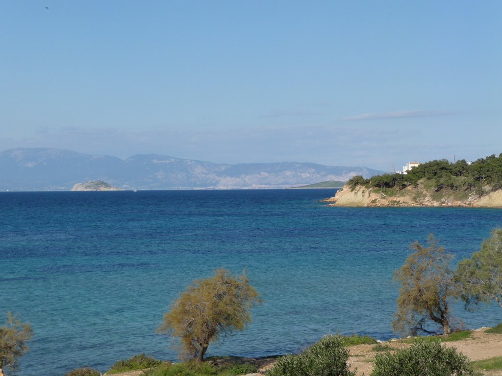P1040655.JPG - Het uitzicht van Aegina richting Athene.
