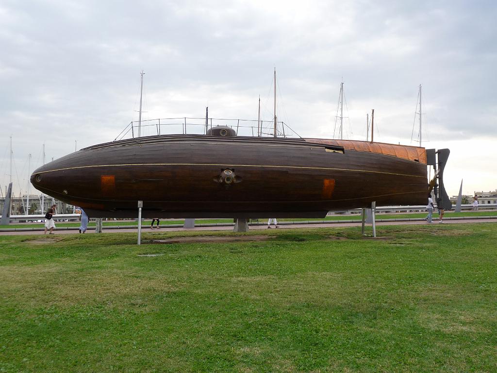 037_Ictineo_II.JPG - Vlak bij de oude haven ligt een duikboot uit 1862, de Ictineo. Heeft echt gevaren!