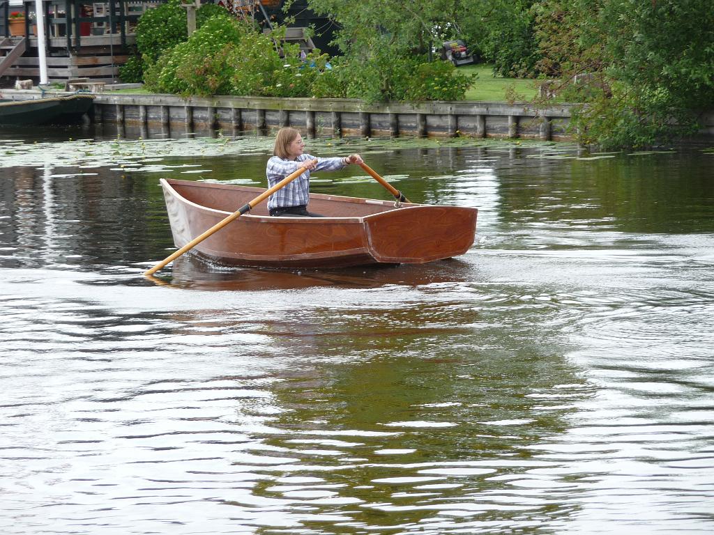 0537_NJRoeit.JPG - Hij is veel hoger dan de oude Linder was. En hij vangt een hoop wind! De scheg moet dieper.