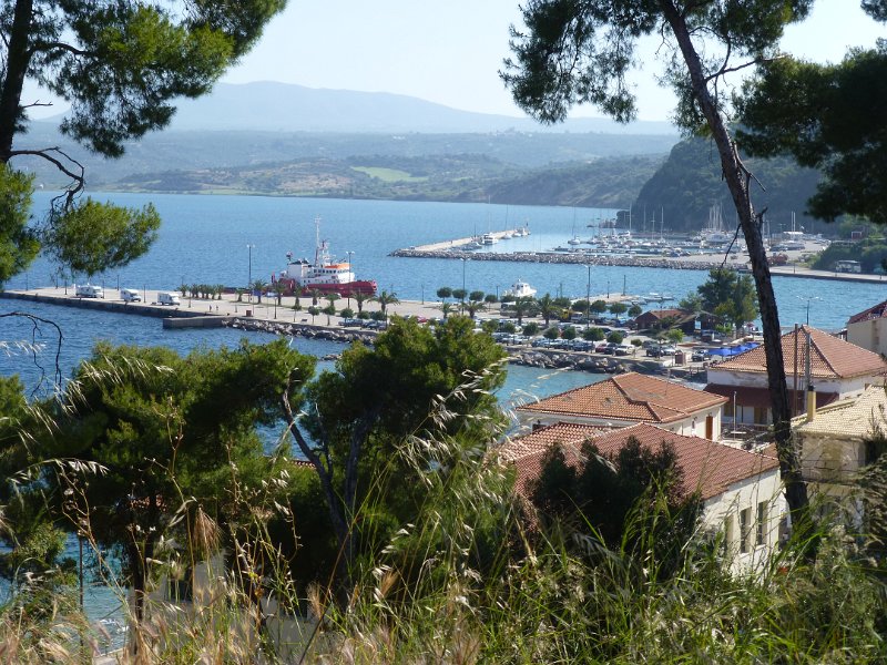 P1090109.JPG - Pylos is half toeristenval, half havenplaatsje.