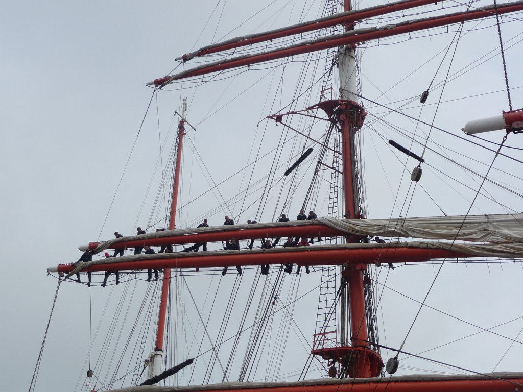 P1090783.JPG - Zeiloefening aan boord van de Sedov.