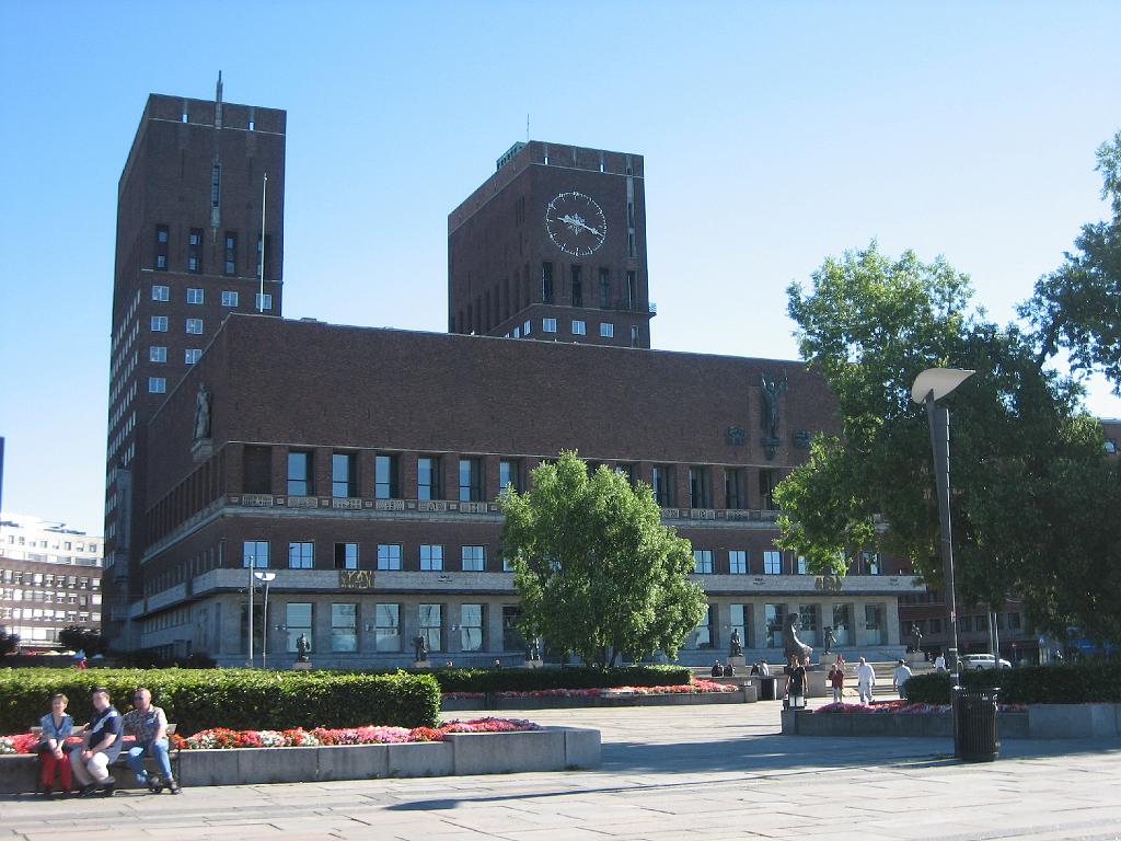 5436_OsloStadhuis.jpg - Het stadhuis van Oslo. Ieder jaar op de televisie, als de Nobelprijzen worden uitgereikt.