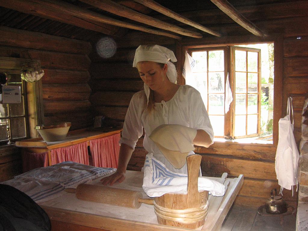 5451_OsloPannekoekInOpenluchtmuseum.jpg - Een pannenkoekenbakster in het openluchtmuseum.