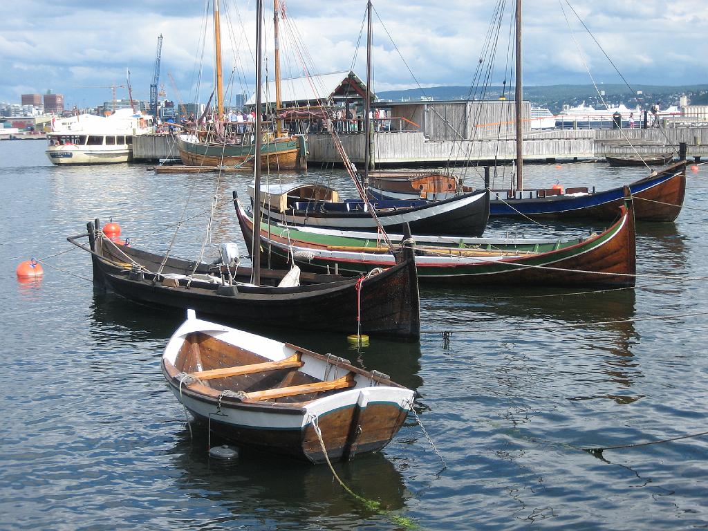 5548_OsloScheepvaartmuseumBuiten.jpg - En natuurlijk naar het scheepvaartmuseum. De buitencollectie.