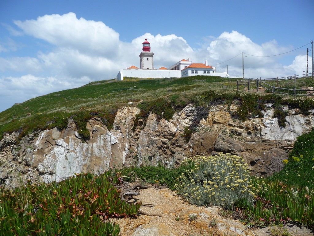 P1050370.JPG - Even verderop ligt Cabo da Roca, dat claimt het meest westelijke puntje van Europa te zijn.