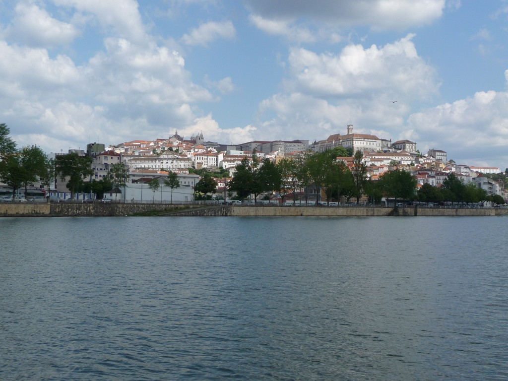 P1050643.JPG - Coimbra vanaf de Mondego.
