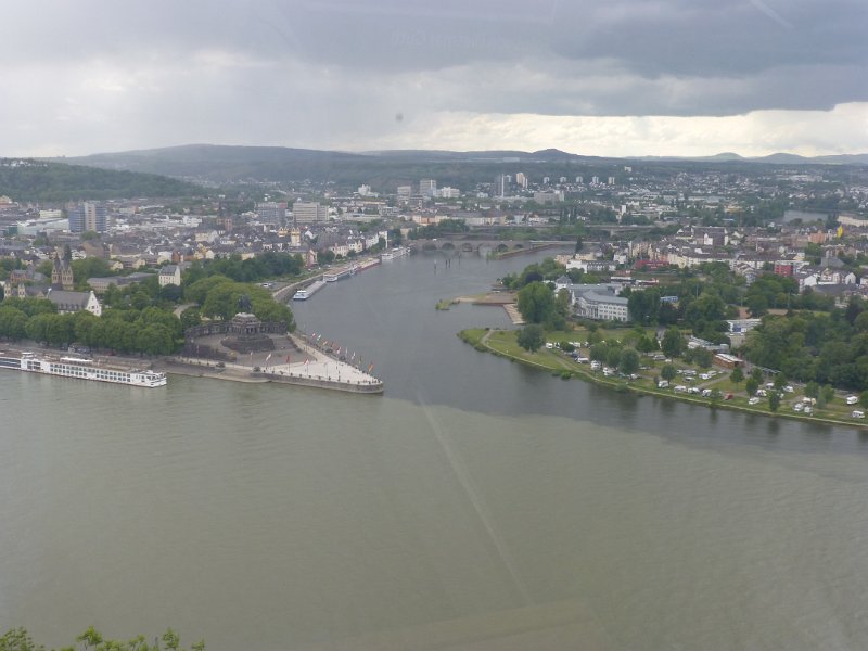 P1060083.JPG - In Koblenz mondt de Moezel uit in de Rijn.